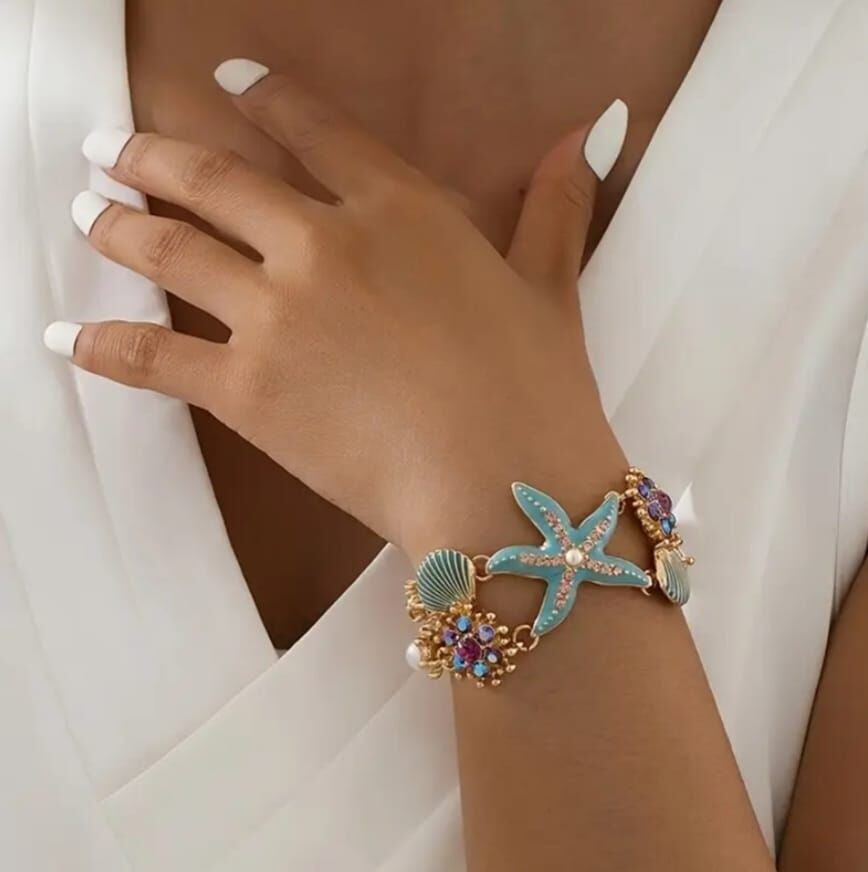 Donna Deniz Kabuğu Detaylı Ve Deniz Mercan Boncukları İle Süslenmiş Bileklik Modeli