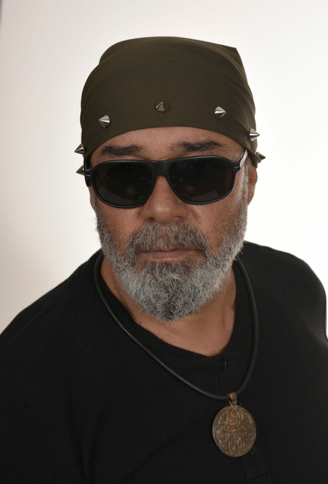 65x65 cm Haki Renk Büyük Boy Sivri Spike Bandana