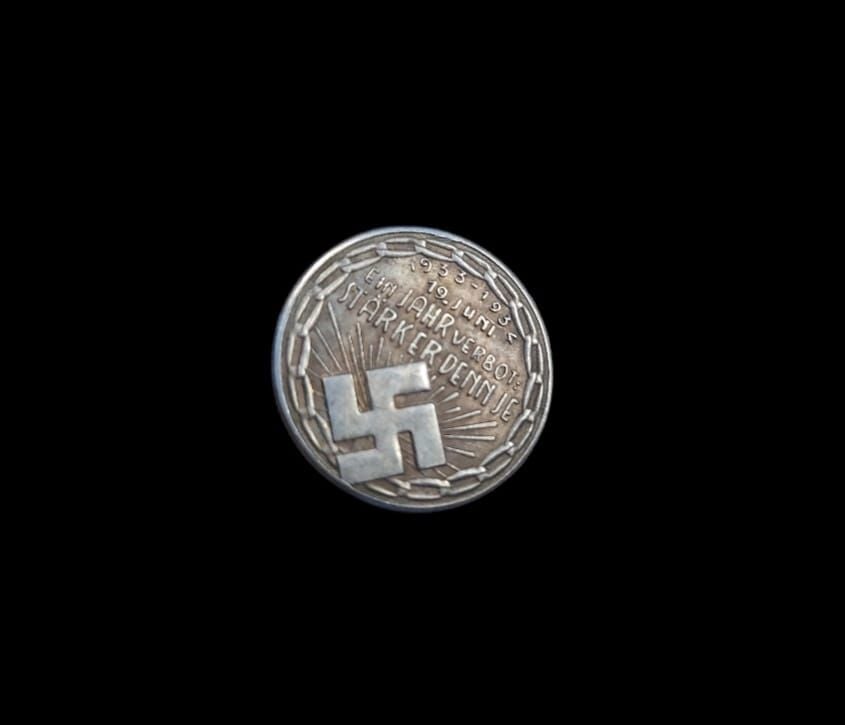 2.4 cm. Çap 1933-1934 Hitler Gençliği  (Hitler Jugend) Anma Rozeti