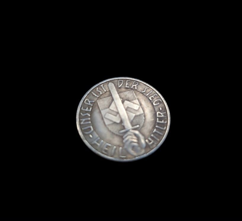 2.4 cm. Çap 1933-1934 Hitler Gençliği  (Hitler Jugend) Anma Rozeti