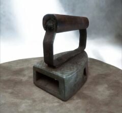 17x9x13 cm. Avrupa Dönem Isıtma Bölmeli Ütü