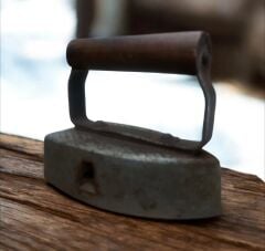 17x9x13 cm. Avrupa Dönem Isıtma Bölmeli Ütü