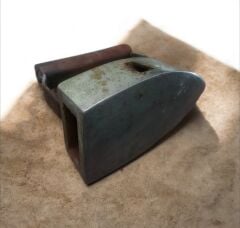 17x9x13 cm. Avrupa Dönem Isıtma Bölmeli Ütü