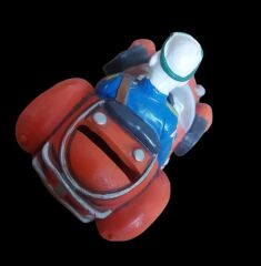 15x10 cm. Yarış Arabası ve Yarışçı Formunda Araba Kumbara