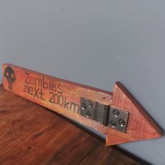 Zombi Temalı Ahşap Yön Levhası