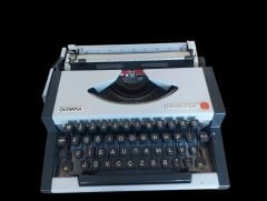 1970-1980 'ler Almanya Olimpia Çanta Daktilo (Orjinal Çantasında  Çok Temiz Çalışır Durumda)