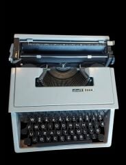 İspanya Olivetti Dora Daktilo (Orjinal Çantasında Çok Temiz Çalışır Durumda)