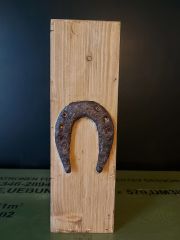 30.5x10x26.5 cm. Orjinal Nal Motifli Ahşap Dosyalık
