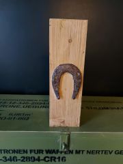 30.5x10x26.5 cm. Orjinal Nal Motifli Ahşap Dosyalık