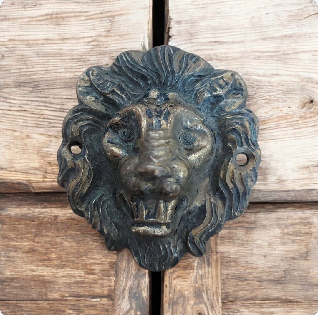 8x7 cm. İngiltere Damgalı Pirinç Aslan Başı Kapı Tokmağı