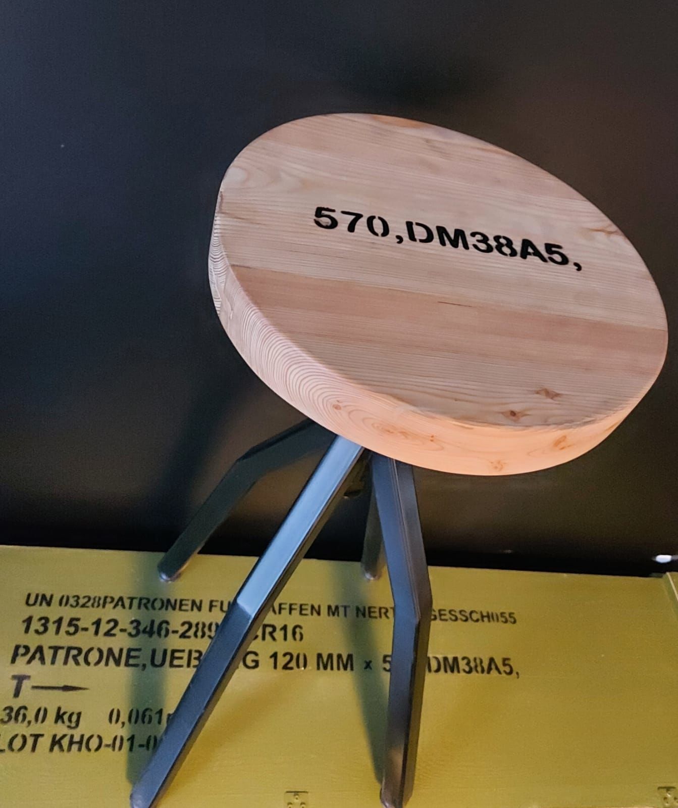 Metal Ayaklı Tabure Modeli