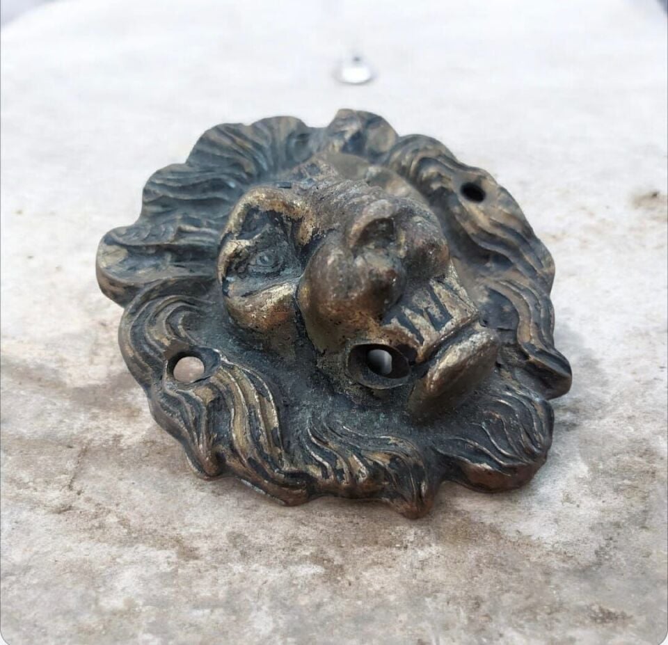 8x7 cm. İngiltere Damgalı Pirinç Aslan Başı Kapı Tokmağı