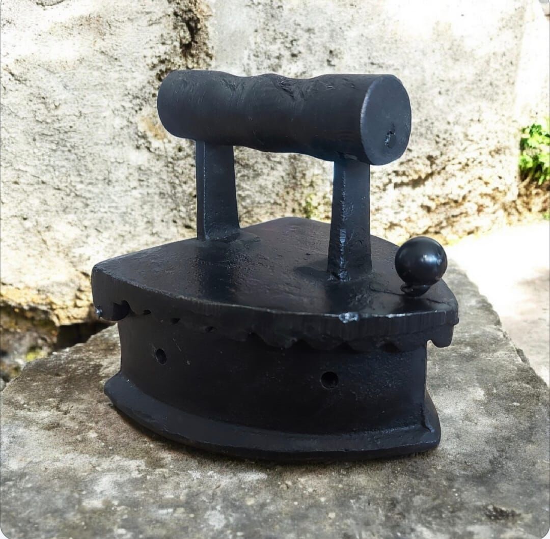 10x10x11 cm. Vintage Döküm Kömürlü Ütü