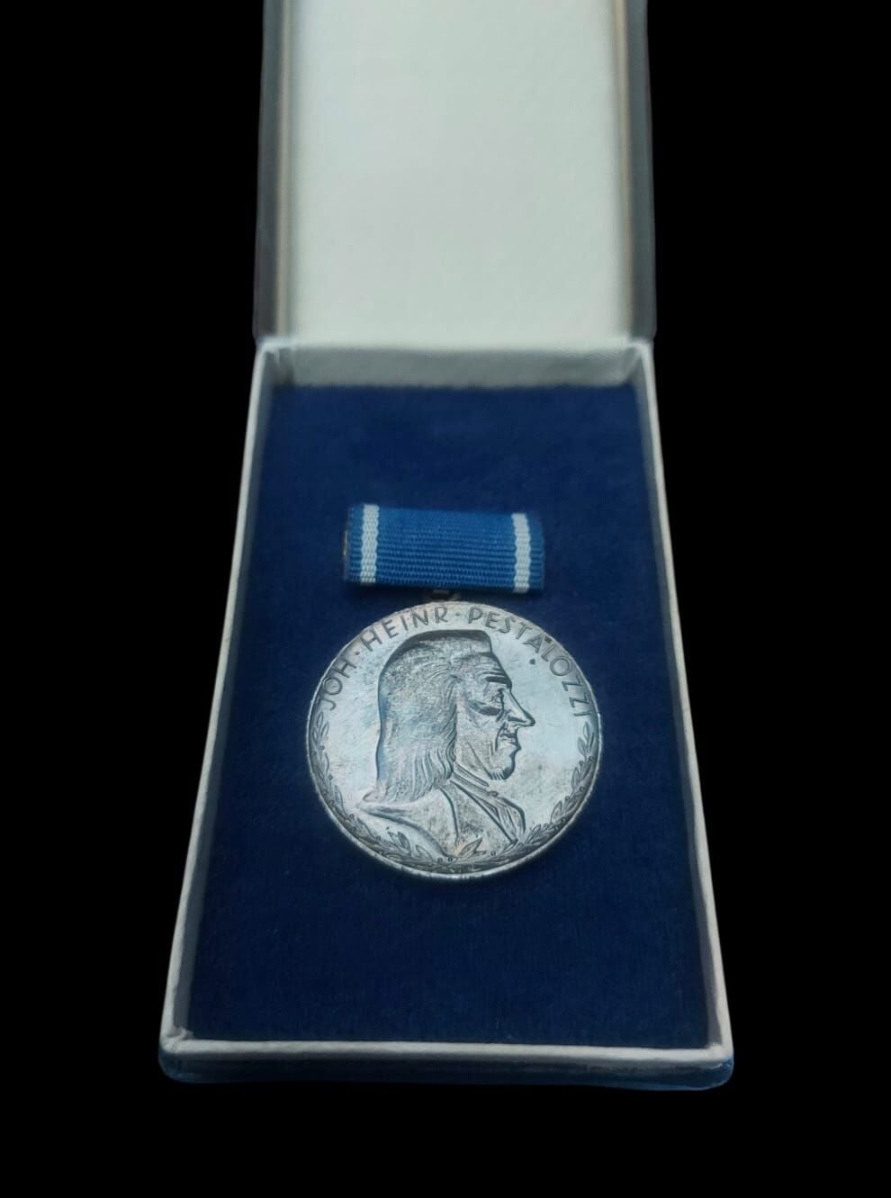 3.2 cm. Çap 1960'lar Orjinal Kutusunda Doğu Almanya Madalyon