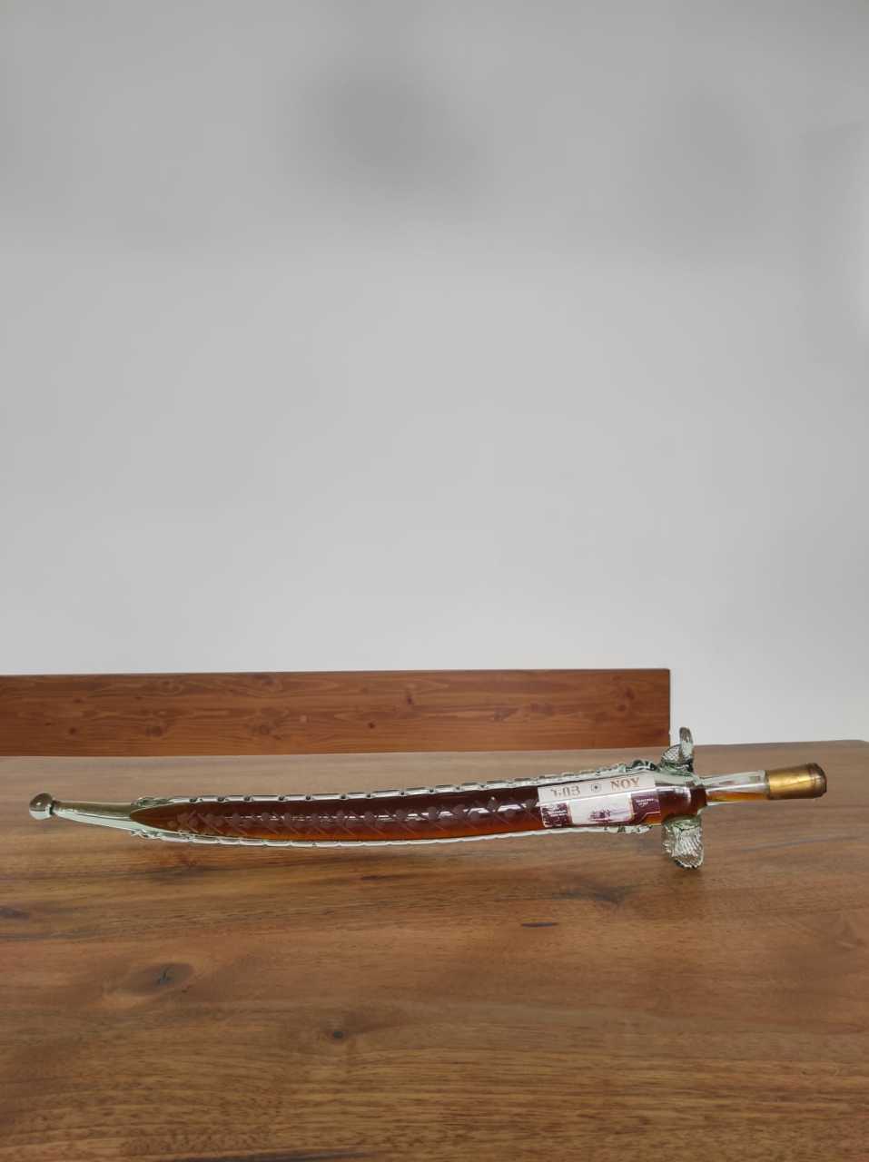 İçinde Brandy Bulunan Dekoratif Kılıç