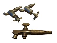 1930'lar Fransız Bronz Musluk Lotu (3 Parça)
