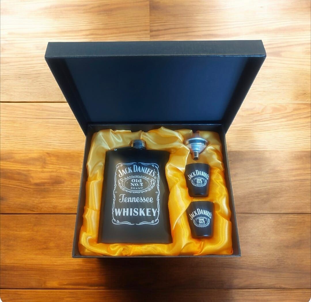 Kutusunda Paslanmaz Çelik Matara Seti (9 oz-266ml/2 Shot Bardaklı)