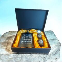 Kutusunda Paslanmaz Çelik Matara Seti (9 oz-266ml/2 Shot Bardaklı)