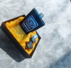 Kutusunda Paslanmaz Çelik Matara Seti (9 oz-266ml/2 Shot Bardaklı)