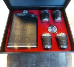 Kutusunda Deri Kaplama Paslanmaz Matara Seti (9 oz-266 ml/4 Shot Bardak)