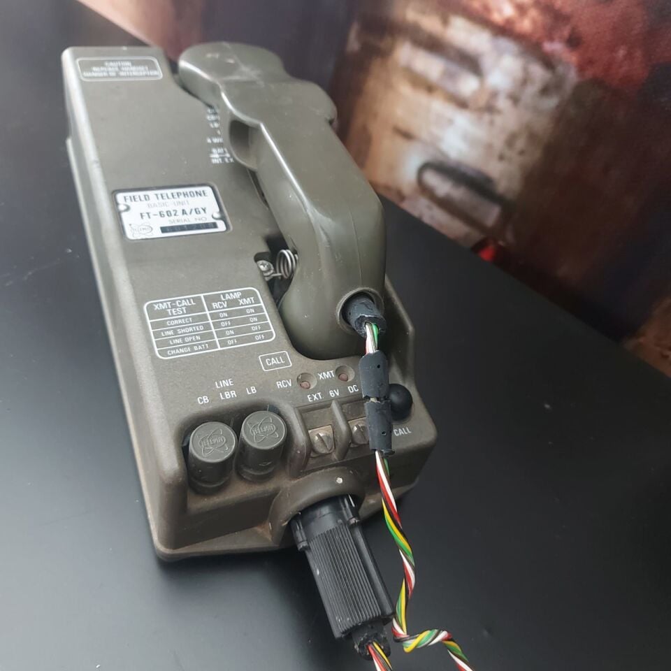 Askeri Telefon Modeli-Hek Ürün (Kablo Soyulmuş Vaziyette-Uygun Sunulmuştur)