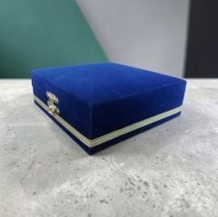 11x11x4 cm. Kadife Kutu İçinde 2 Adet Metal Pilot Brove-2 Adet Metal Rozet Kombini (Dekoratif Ürün)