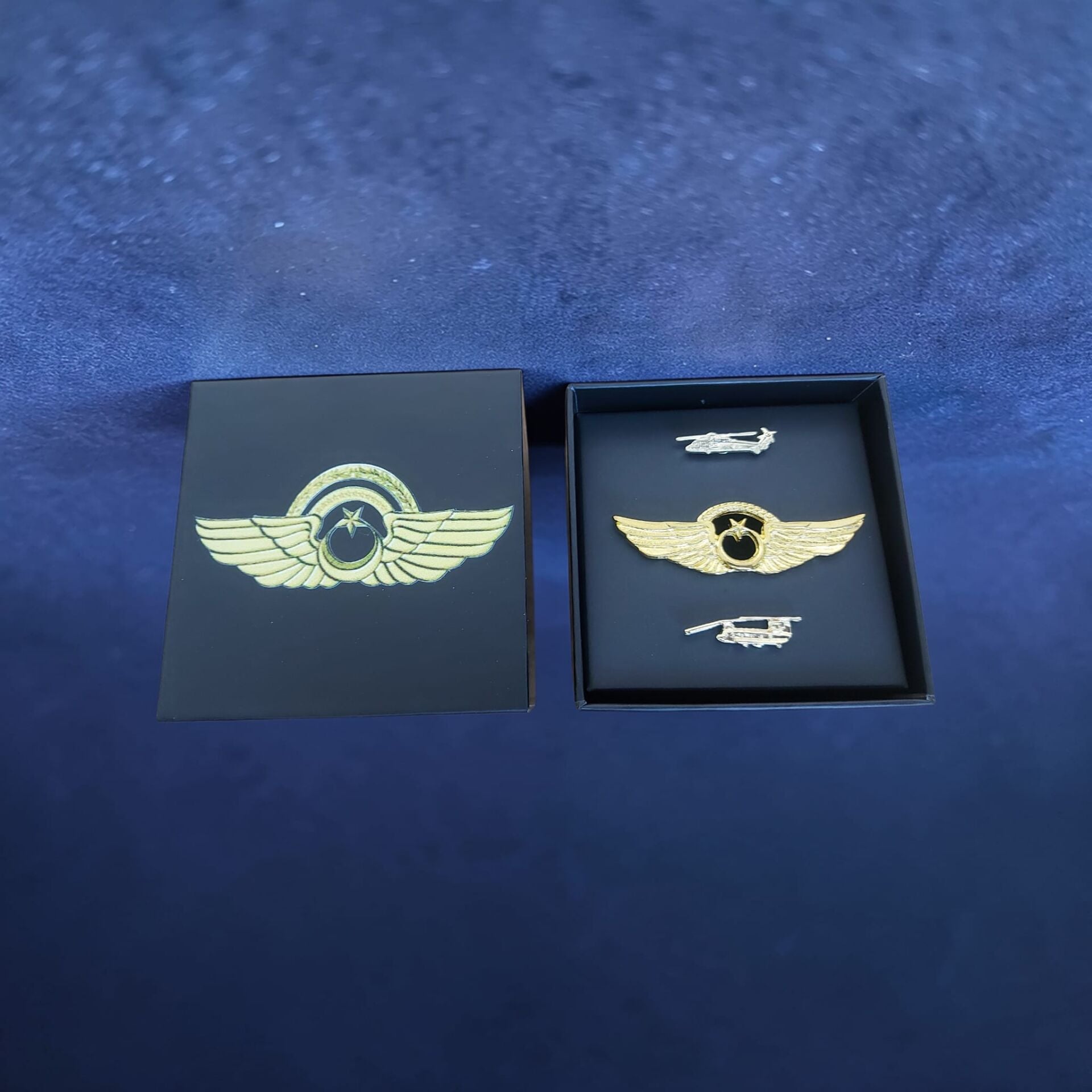 9.5x9.5x6 cm. Kutusunda  1 Adet Metal Pilot Brove-2 Adet Metal Rozet Kombini (Dekoratif Ürün)