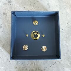 9.5x9.5x6 cm. Kutusunda  1 Adet Metal Pilot Brove-3 Adet Metal Rozet Kombini (Dekoratif Ürün)