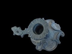 19x11.5x8 cm. Zin Madenden Dönem Şinanay Mumluk