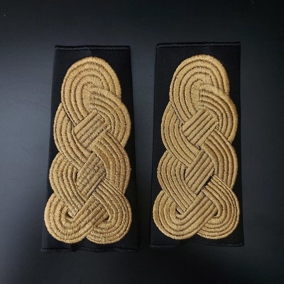 12,5x6 cm. Siyah Kumaş Üzerinde Sırma Apolet (Çift)