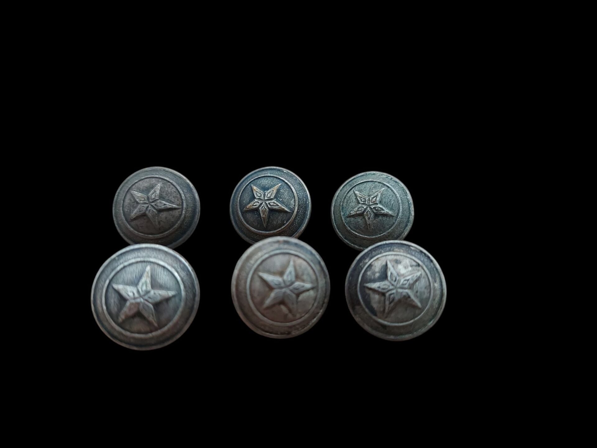 1.5 cm. Çap Eski Dönem Kabartma Yıldız Metal Üniforma Düğme Lotu (6 Adet)