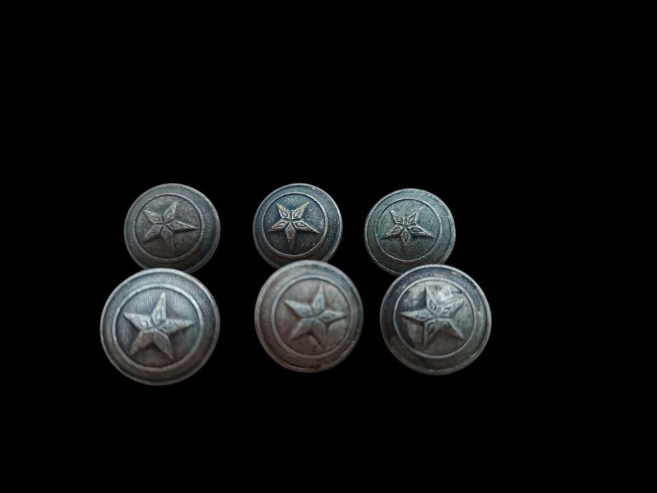 1.5 cm. Çap Eski Dönem Kabartma Yıldız Metal Üniforma Düğme Lotu (6 Adet)