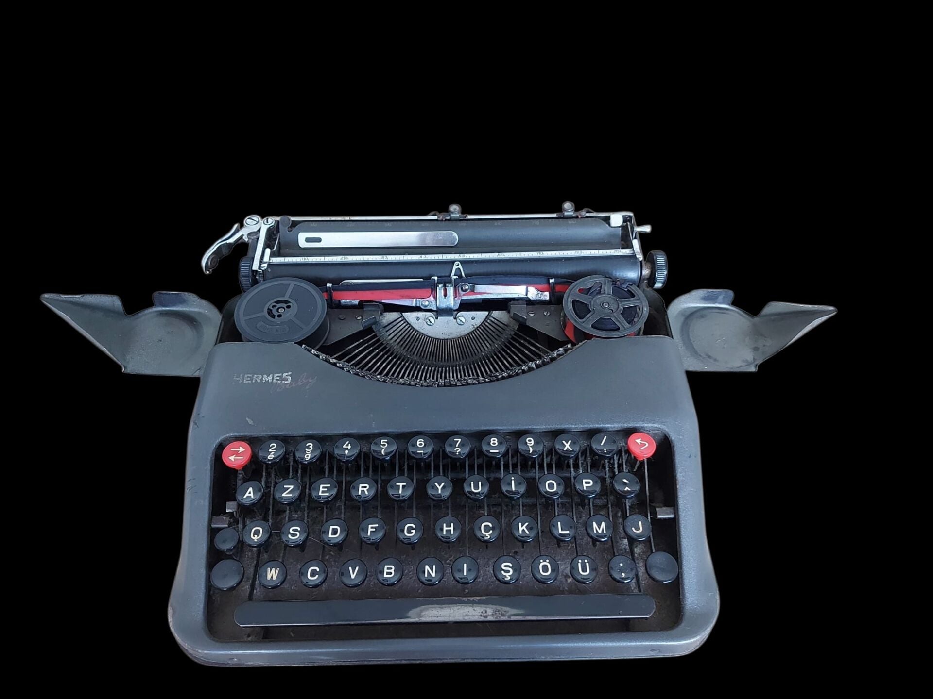 28x28 cm. İngiliz Hermes Baby Daktilo Çalışır Durumda (Orjinal Metal Çantasıyla)