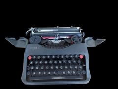 28x28 cm. İngiliz Hermes Baby Daktilo Çalışır Durumda (Orjinal Metal Çantasıyla)