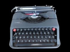 28x28 cm. İngiliz Hermes Baby Daktilo Çalışır Durumda (Orjinal Metal Çantasıyla)