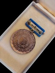 3.2 cm. Çap 1960'lar Orjinal Kutusunda Doğu Almanya Madalyon-2