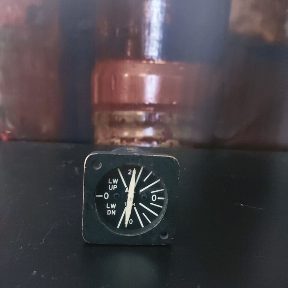 4.5x4.5x6 cm. OH-13 Helicopter Indicator-14