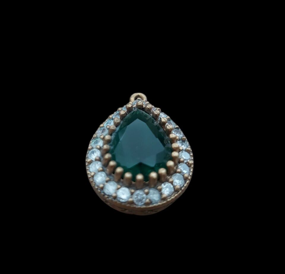 2cm. Yeşil Taşlı Vintage Kolye Ucu
