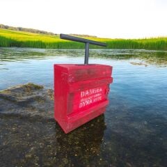 37.5x55x19 cm. Danger Dynamite Tasarım Dolap Modeli