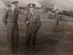 9x12.5 cm. 1950'ler Askeri Havaalanı 2 Subay Fotoğrafı