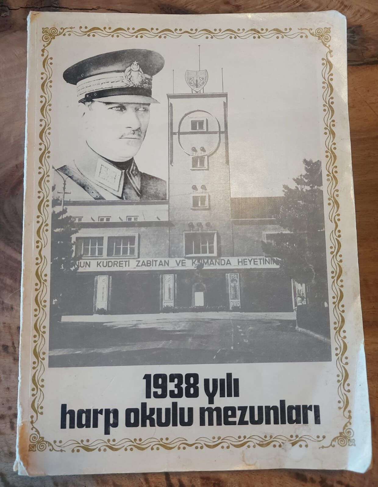 1938 Yılı Mezunları Yıllık (Alpaslan TÜRKEŞ-Kenan EVREN Yer Aldığı)