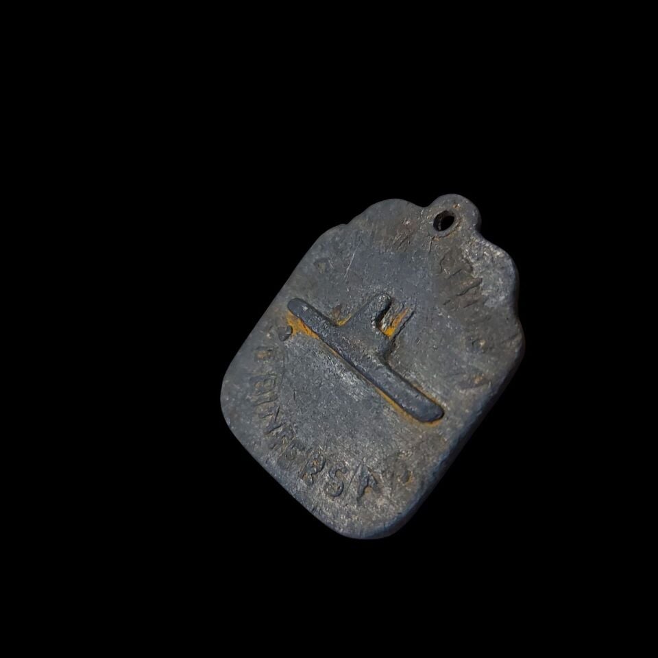 3.4x2.8 cm. Denizler Altında Yirmibin  Fersah Kurşun Kolye Ucu (Cumhuriyet İlk Dönemi)