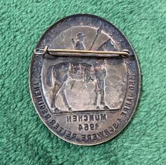 4x5 cm. 1964 Münih Bavyera Ağır Süvari Alayı  150.Yıl Hatıra Rozeti