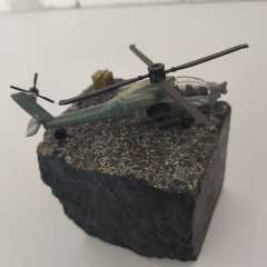 Tepe Üstünde Helikopter Motifi