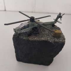 Tepe Üstünde Helikopter Motifi