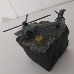 Tepe Üstünde Helikopter Motifi