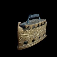 10x4.5x7 cm. Pirinç Malzeme Küçük Boy Dekoratif Kömürlü Ütü Modeli
