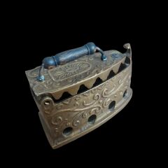 10x4.5x7 cm. Pirinç Malzeme Küçük Boy Dekoratif Kömürlü Ütü Modeli