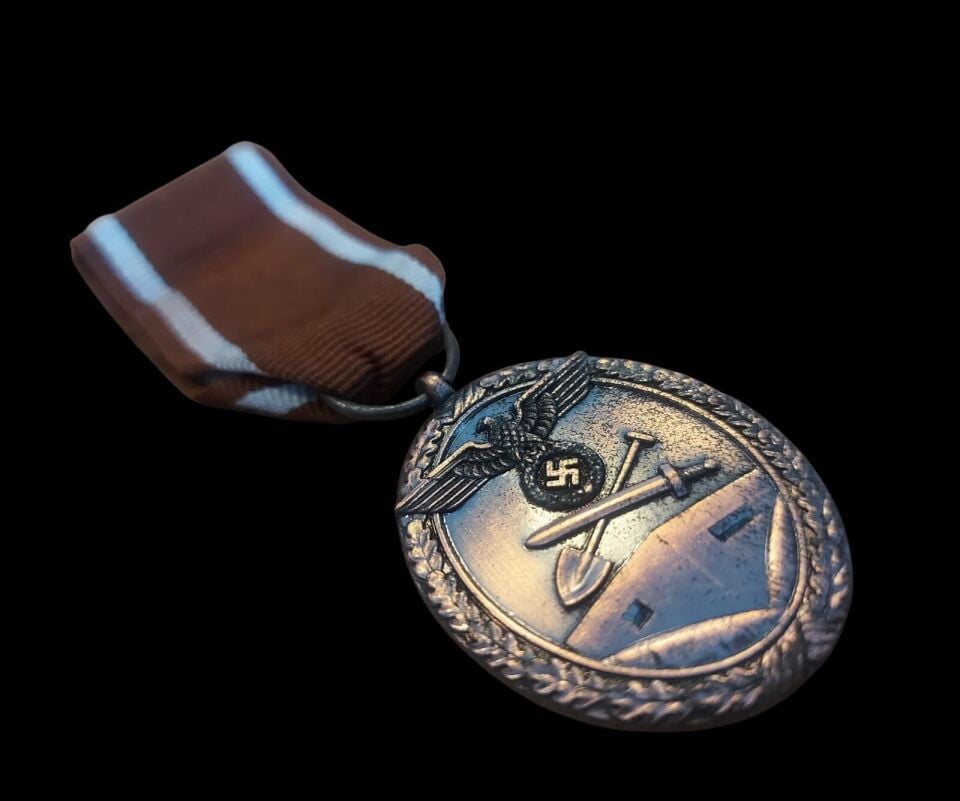 3x4.5 cm. Ww2 Alman Westwell (Batı Duvarı) Madalyası