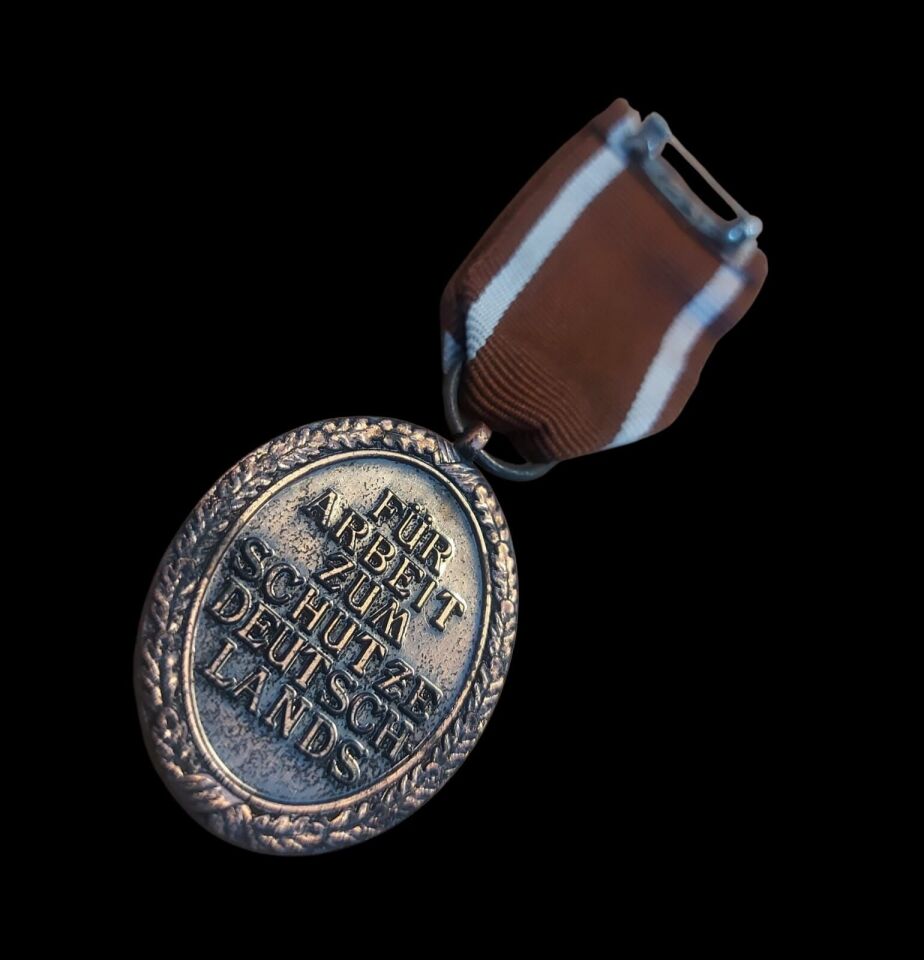 3x4.5 cm. Ww2 Alman Westwell (Batı Duvarı) Madalyası